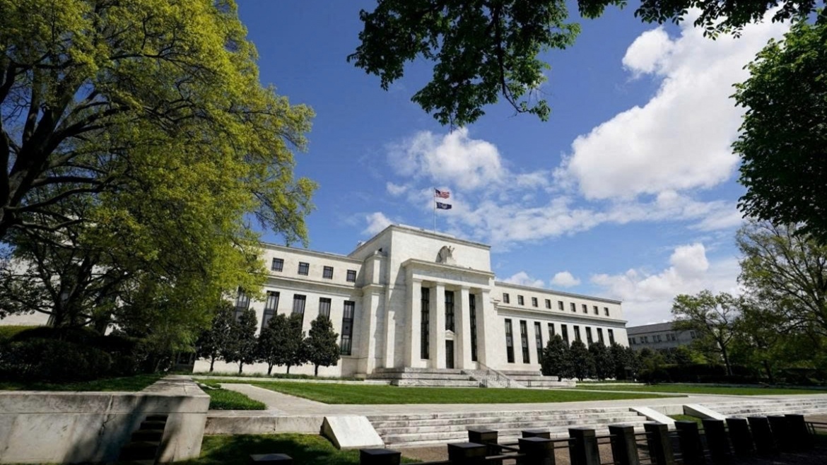 Lạm phát Mỹ vọt lên 3,7% đẩy Fed vào thế khó