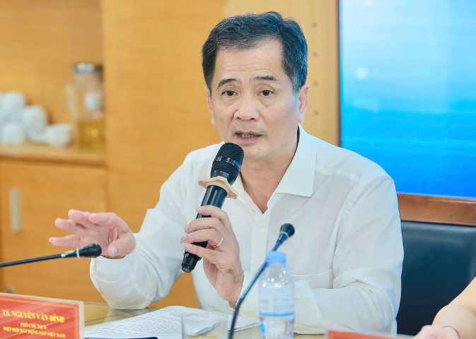 'Cần giảm xây nhà cao cấp để tránh khủng hoảng thừa'