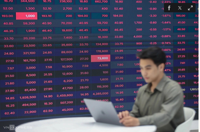 Nhà đầu tư chứng khoán 'ngậm trái đắng' vì tin lời AI