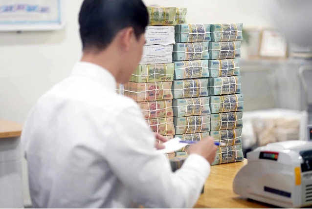 Lãi suất thả nổi lên 15%, người mua nhà lo sốt vó
