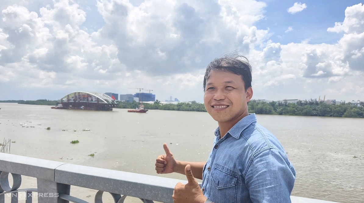 Hơn 30 giờ đưa vòm cầu lá dừa 3.400 tấn về Bến Bạch Đằng