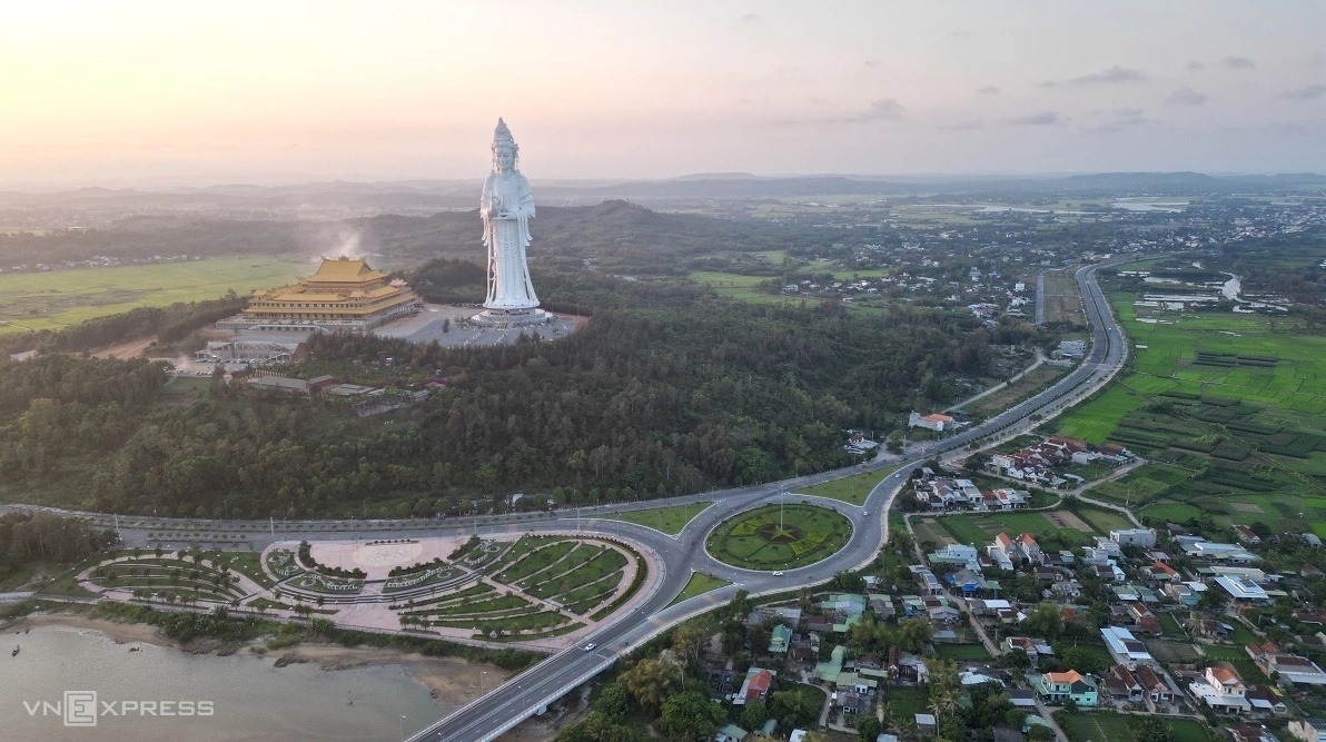 Hạ tầng nghìn tỷ mở đường đô thị ven sông hướng biển Quảng Ngãi