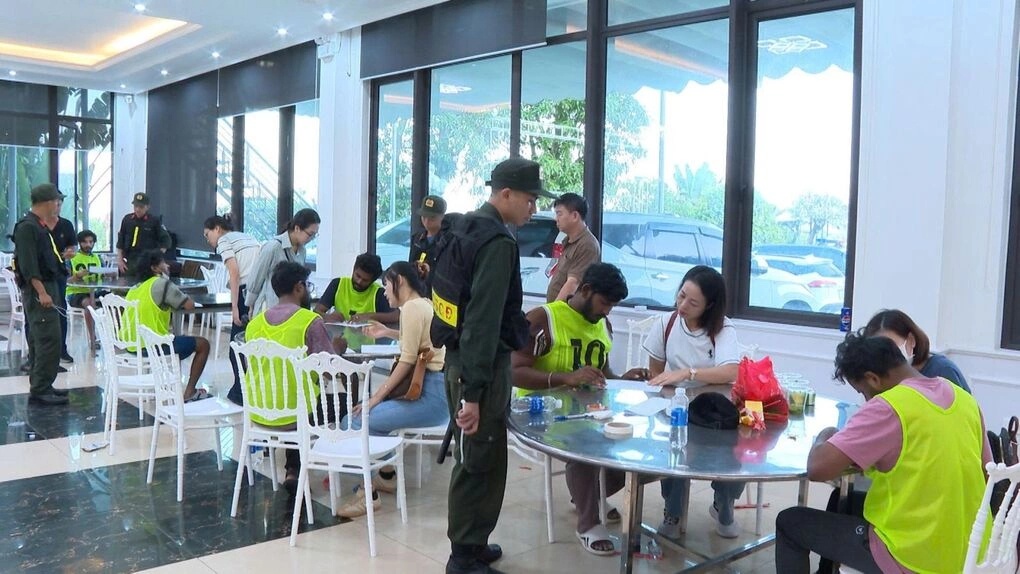 Hơn 100 người bị bắt khi xóa sổ đường dây lừa đảo qua mạng ở Thanh Hóa