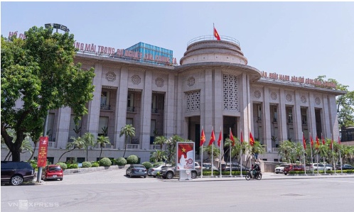 Ngân hàng Nhà nước giục giảm lãi suất tiết kiệm trên tất cả kênh