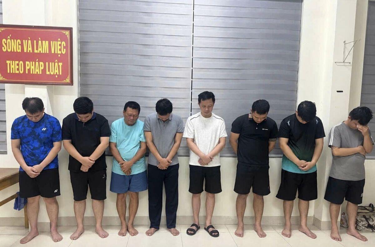 Hai cán bộ Đại học Ngoại thương liên quan đường dây làm văn bằng giả