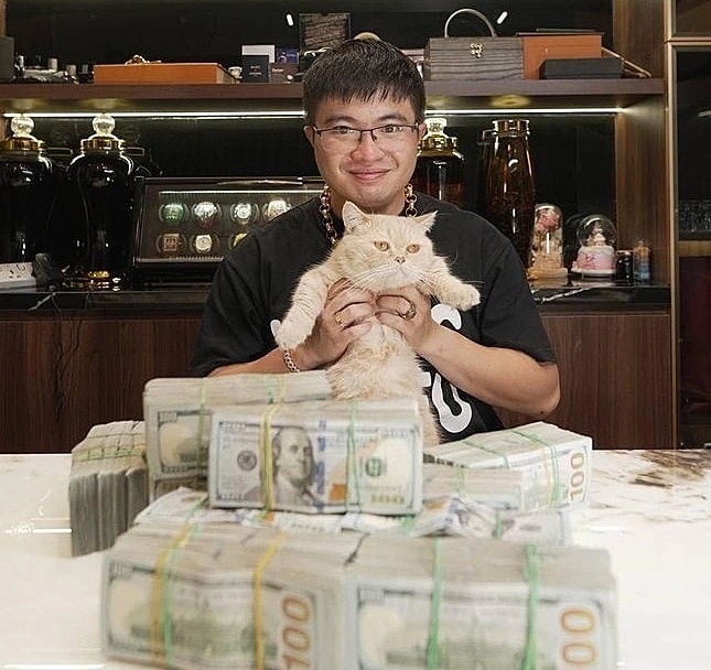 'Bóng hồng' của Mr Pips mua trăm cân vàng giấu giúp bạn trai