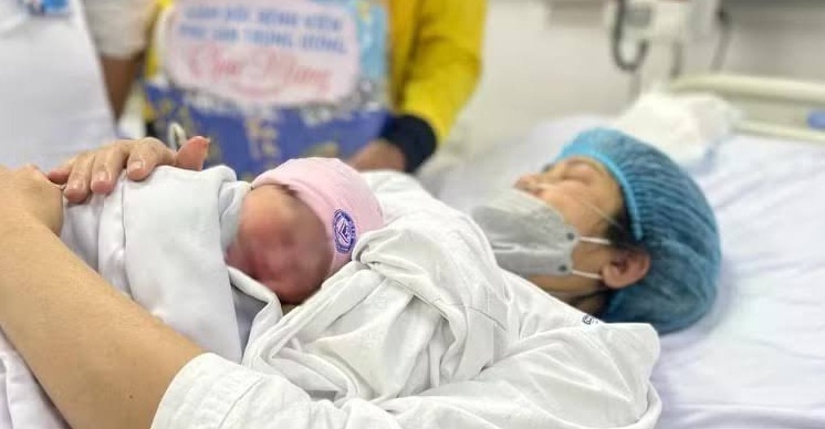Chính thức: Hà Nội hỗ trợ 4 triệu đồng cho phụ nữ sinh đủ hai con trước 35 tuổi