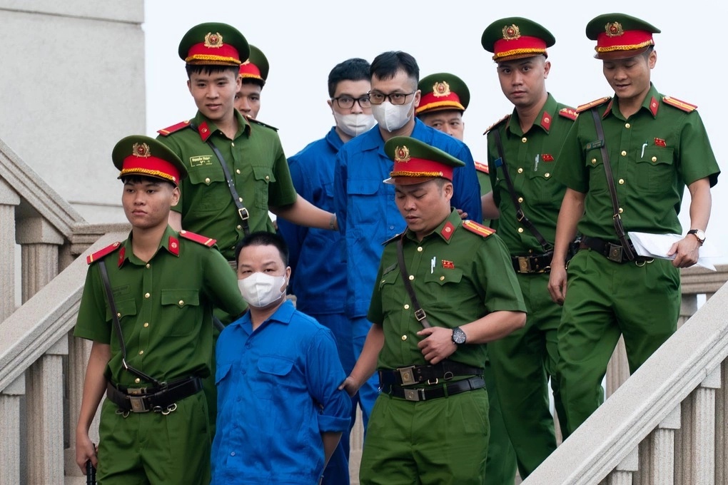 Bí mật trong nhóm chat 'đầu tư rượu vang' của Mr Pips với luật sư và hai công an