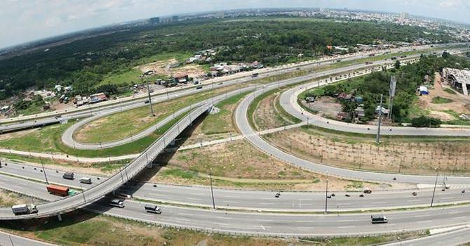 Kẻ khóc người cười trước những cơn sốt đất