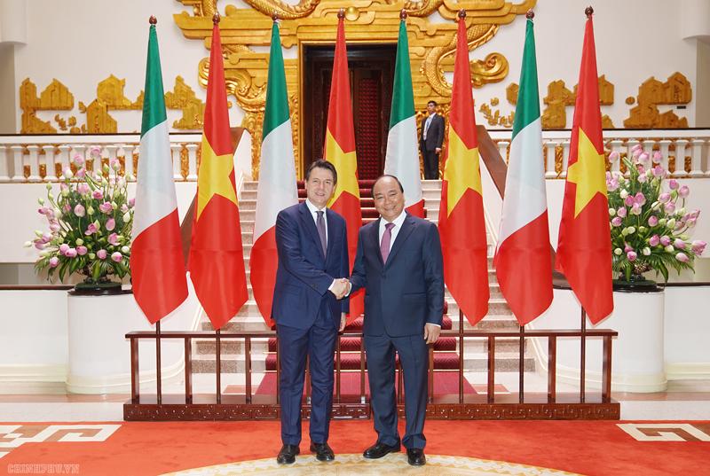 Thủ tướng Nguyễn Xuân Phúc đón, hội đàm với Thủ tướng Italy