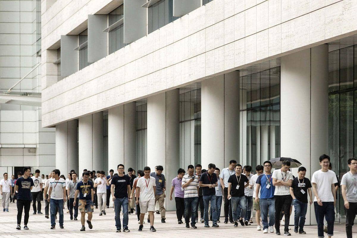 Huawei đang “gồng mình” vượt qua cơn giông bão từ Mỹ