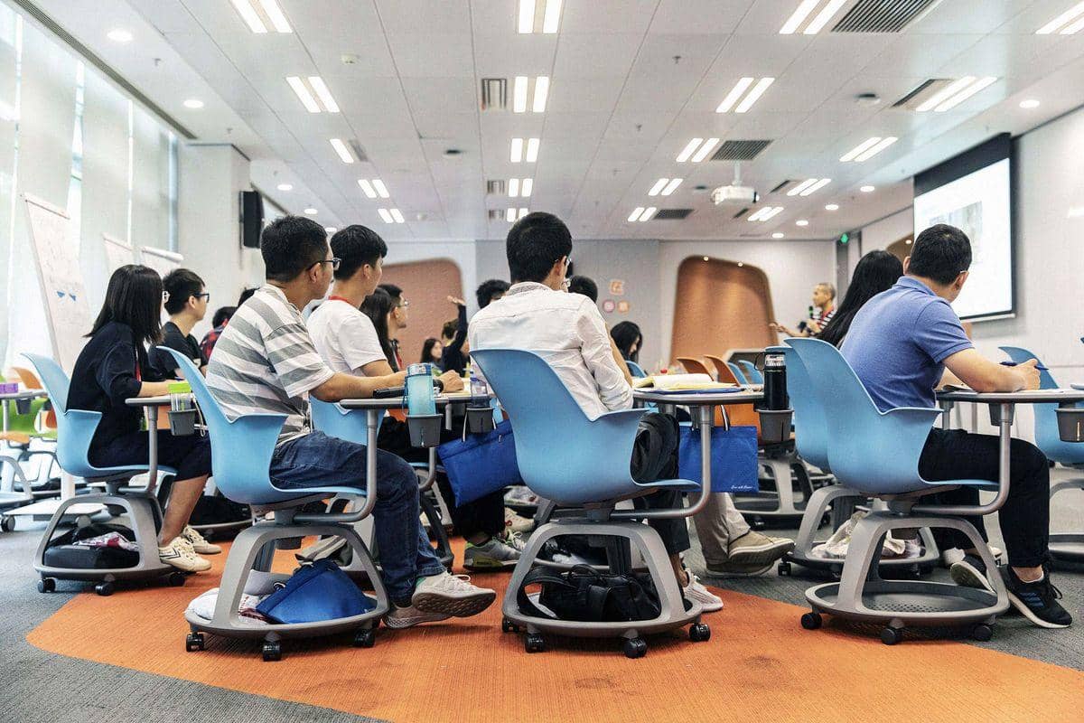 Huawei đang “gồng mình” vượt qua cơn giông bão từ Mỹ
