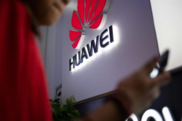 Huawei đang “gồng mình” vượt qua cơn giông bão từ Mỹ
