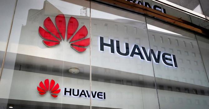 Huawei thực sự thu hẹp sản xuất khi “ngấm đòn” từ Mỹ?