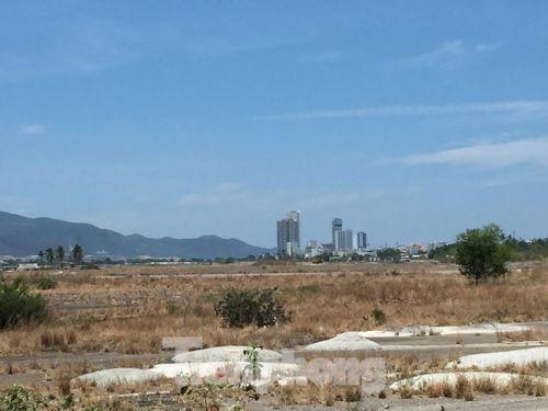 Bên trong khu đất 'vàng' ở sân bay Nha Trang cũ được đề xuất làm bãi đậu xe
