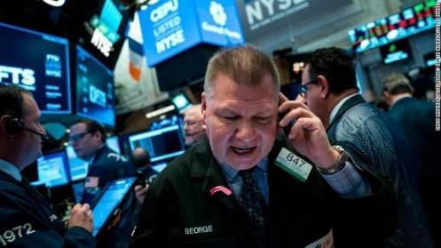 Chứng khoán châu Á trái chiều, Hang Seng tăng gần 400 điểm