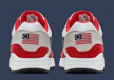 Nike rút bỏ mẫu giày mới in hình cờ Mỹ