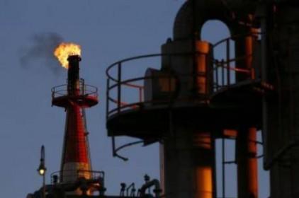 Giá dầu thế giới đi xuống bất chấp nỗ lực cắt giảm sản lượng của OPEC+