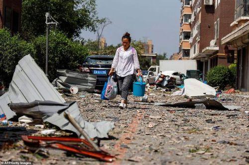 Thành phố Trung Quốc đổ nát như “ngày tận thế” sau khi vòi rồng càn quét