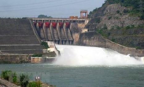 Nước hồ thủy điện Hòa Bình xuống thấp ảnh hưởng đến cung cấp điện
