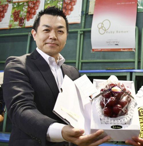 Chùm nho Nhật 24 quả được bán giá hơn 250 triệu đồng