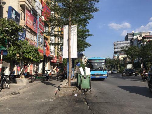 Hà Nội: Ô nhiễm môi trường, cản trở giao thông từ những chiếc xe thu gom rác