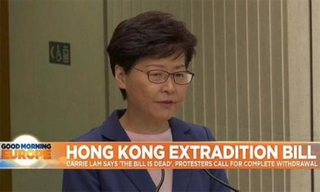 Trưởng đặc khu Hồng Kông xin từ chức nhưng không được chấp nhận