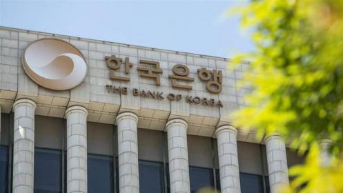 NHTW Hàn Quốc bất ngờ hạ lãi suất vì rủi ro thương mại
