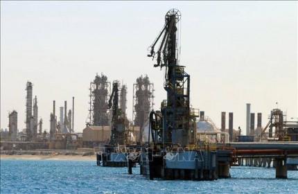Dầu mỏ tăng 1% sau khi Iran bắt giữ một tàu nước ngoài buôn lậu nhiên liệu