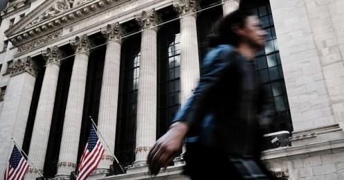 Nhà đầu tư Mỹ bán tháo cổ phiếu bởi dự báo Fed không hạ mạnh lãi suất như kỳ vọng