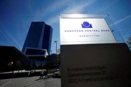 ECB để ngỏ "cánh cửa" cắt giảm lãi suất