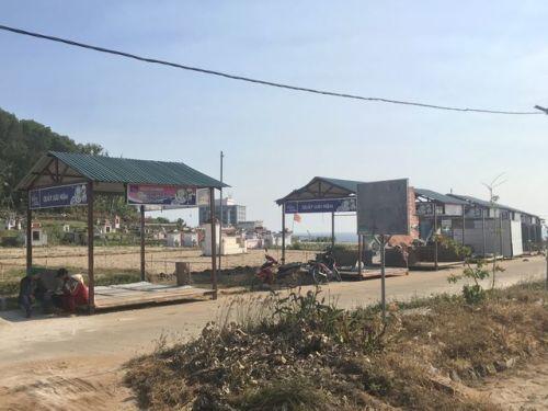 Quảng Ngãi:  Chợ tiền tỷ trên đảo Lý Sơn "chết yểu" vì nằm sát nghĩa địa