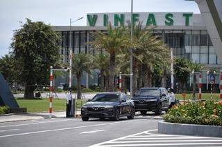 Độc và lạ: Khách hàng tự lái xe rời băng chuyền sản xuất ô tô VinFast