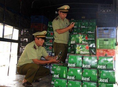 Phú Yên: Bắt giữ hàng chục ngàn chai bia Heineken và sữa Ensure không rõ nguồn gốc
