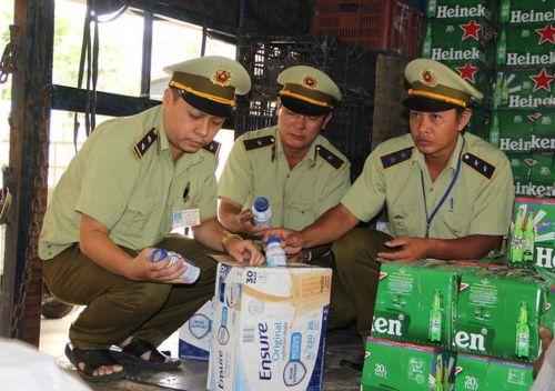 Phú Yên: Bắt giữ hàng chục ngàn chai bia Heineken và sữa Ensure không rõ nguồn gốc