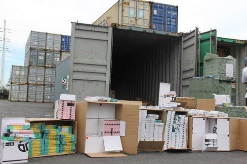 Bắt container chứa hàng nghìn phụ kiện điện thoại Trung Quốc giả xuất xứ Việt Nam