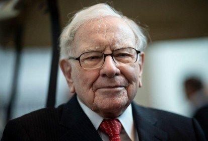 Warren Buffett: Sai lầm cha mẹ hay mắc phải khi dạy con về tiền bạc