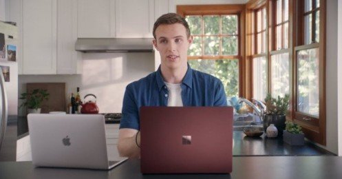 Microsoft “đá đểu” Apple trong quảng cáo Surface Laptop 2 mới nhất