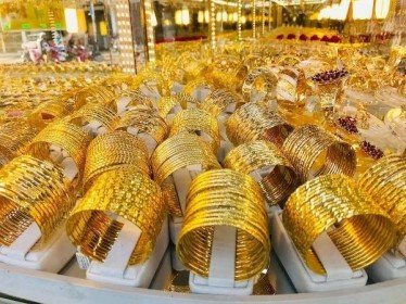 Mỹ áp thêm thuế lên hàng Trung Quốc, vàng tăng vọt lên 40 triệu đồng/lượng