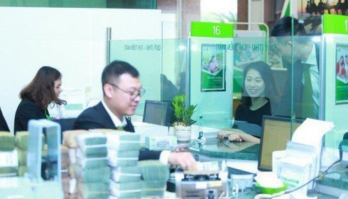 Khách hàng Vietcombank có thể khóa thẻ tạm thời qua tin nhắn SMS