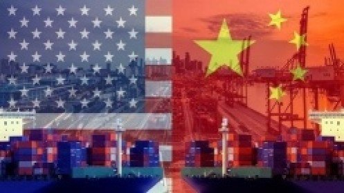 Đáp trả Mỹ, Trung Quốc tự bắn vào chân mình!