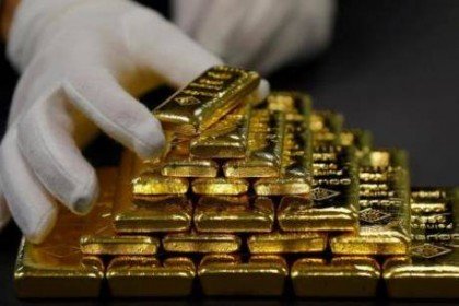 Giá vàng châu Á tăng lên mức cao nhất trong hơn sáu năm