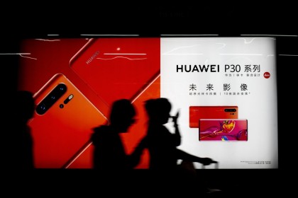 Mỹ sắp cấm các cơ quan Chính phủ mua thiết bị viễn thông, giám sát từ Huawei?