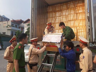 Công an Hà Nội truy bắt xe container chứa 25 tấn nội tạng thối