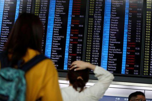 Sân bay Hong Kong mở lại nhưng phải hủy hơn 200 chuyến bay