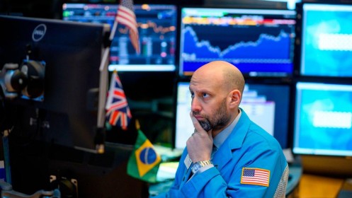 Dow Jones rớt hơn 450 điểm sau khi thị trường trái phiếu báo điềm dữ