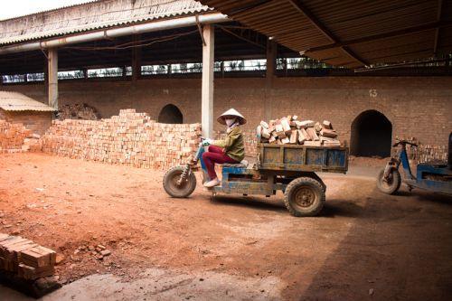 Lục Nam (Bắc Giang): Nhiều cơ sở sản xuất gạch theo công nghệ lò vòng đứng bên bờ vực phá sản