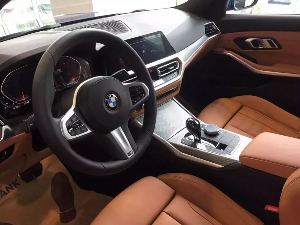 BMW 330i M Sport có giá 2,379 tỷ đồng