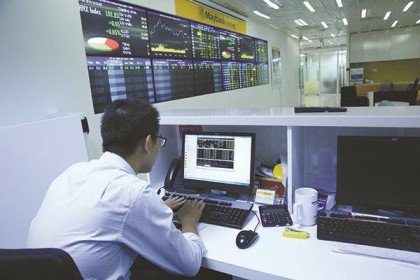 VN-Index trong “vùng trống” thông tin hỗ trợ!