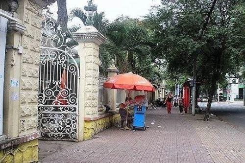 Cận cảnh biệt thự cổ 35 triệu đô quây tôn ở Sài Gòn